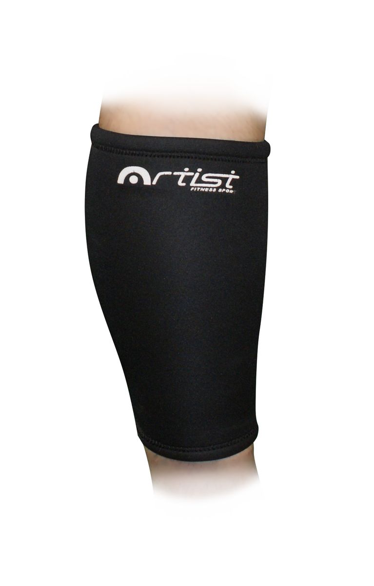 Суппорт голени Artist, цвет: черный, размер XL (32-35 см)5121 NS р-р XL Суппорт голени Artist, цвет: черный, размер XL (32-35 см)5121 NS р-р XLСуппорт голени Artist предназначен для защиты мышц от растяжений во время занятий спортом. Неопреновый суппорт голени обеспечивает мягкую поддержку и сохраняет тепло. Также выполняет профилактику травм связок при занятиях спортом и выполнении работ, связанных с физической нагрузкой. Незаменимы суппорты в период восстановления после травм. Суппорты способствуют облегчению боли в мышцах и суставах, ограничивают излишнюю подвижность сустава при небольших повреждениях. Преимущества: Обеспечивает мягкую, но надежную поддержку и компрессию ослабленных мышц, не ограничивая при этом подвижность и не препятствуя нормальной циркуляции крови; Способствует уменьшению отеков, снятию усталости и напряженности мышц, помогает ослабить болевые ощущения; Для дополнительного удобства суппорт имеет анатомическую форму и плоские швы. Изготовлен из легкого, дышащего материала, что позволяет носить суппорт в течение длительного времени. ...