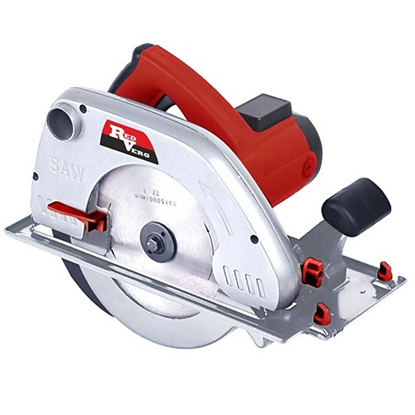 Пила электрическая дисковая RD-CS210-85 RedVergRD-CS210-85 Пила электрическая дисковая RD-CS210-85 RedVergRD-CS210-85Самая мощная в линейке Redverg циркулярная пила, предназначена для осуществления быстрых прямых резов в дереве, ДСП, алюминии и других материалах в бытовых целях. Преимущества дисковой пилы RD-CS210-85 RedVerg: Мощный двигатель 2100Вт обеспечивает превосходные параметры пропила - до 85 мм. Стальная опорная подошва с превосходным обзором линии реза. Превосходная балансировка. Оснащена портом пылеудаления для подключения пылесоса для сбора опилок. Удобный и надёжный механизм регулировки реза для лёгкой и быстрой регулировки без дополнительных приспособлений. Скорость вращения 4200 об/мин