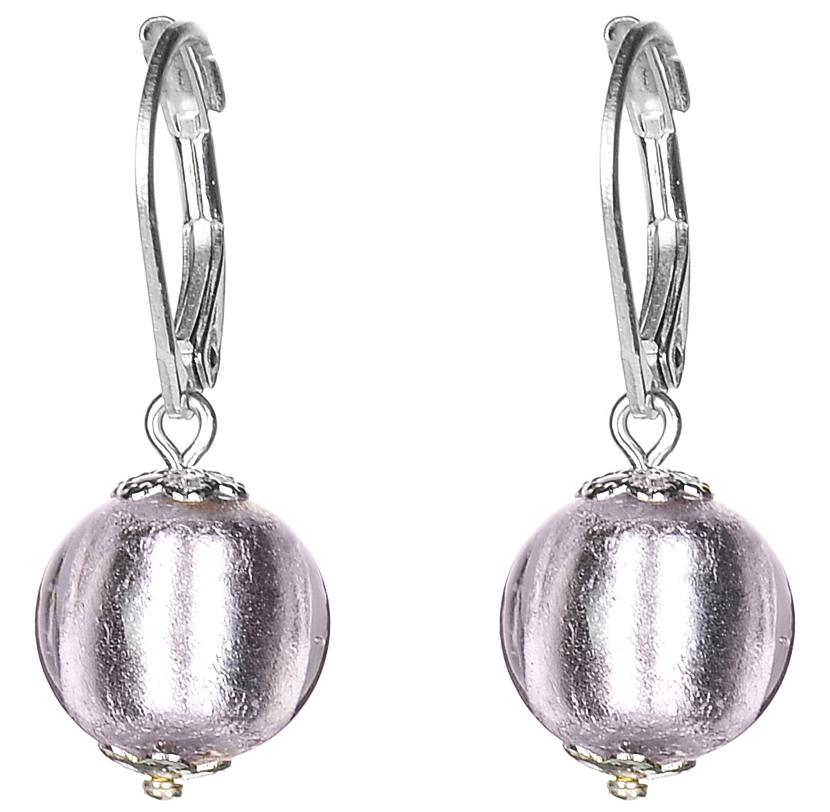 Серьги Perla Argento цвет 068А, 09030904 068A09030904 068A Серьги Perla Argento цвет 068А, 09030904 068A09030904 068AБольшая коллекция серег с бусинами из цветного муранского стекла, которые прекрасно сочетаются с большинством ожерелий и браслетов, идеально подходят для создания комплектов. Bottega Murano – итальянско-российский бренд, представляющий на рынке украшения из муранского стекла, рожденные в огне и руках талантливых мастеров на о. Мурано в Венеции (Италия). Каждая бусина и кусочек стекла в украшении - плод кропотливой работы венецианских мастеров. Украшения Bottega Murano производятся вручную, поэтому ваше украшение всегда неповторимо, второго такого нет, как не бывает двух одинаковых цветков. Формы, линии, изгибы стекла, тончайшие прожилки сусального золота, узор и рисунок - уникальны в каждом украшении. Вы - обладательница единственного, созданного для вас произведения искусства. Материал: Муранское стекло Сезон: Лето/Осень/Зима/Весна/ Размеры: 0,8см Размер упаковки: 5*11см Страна бренда: Италия