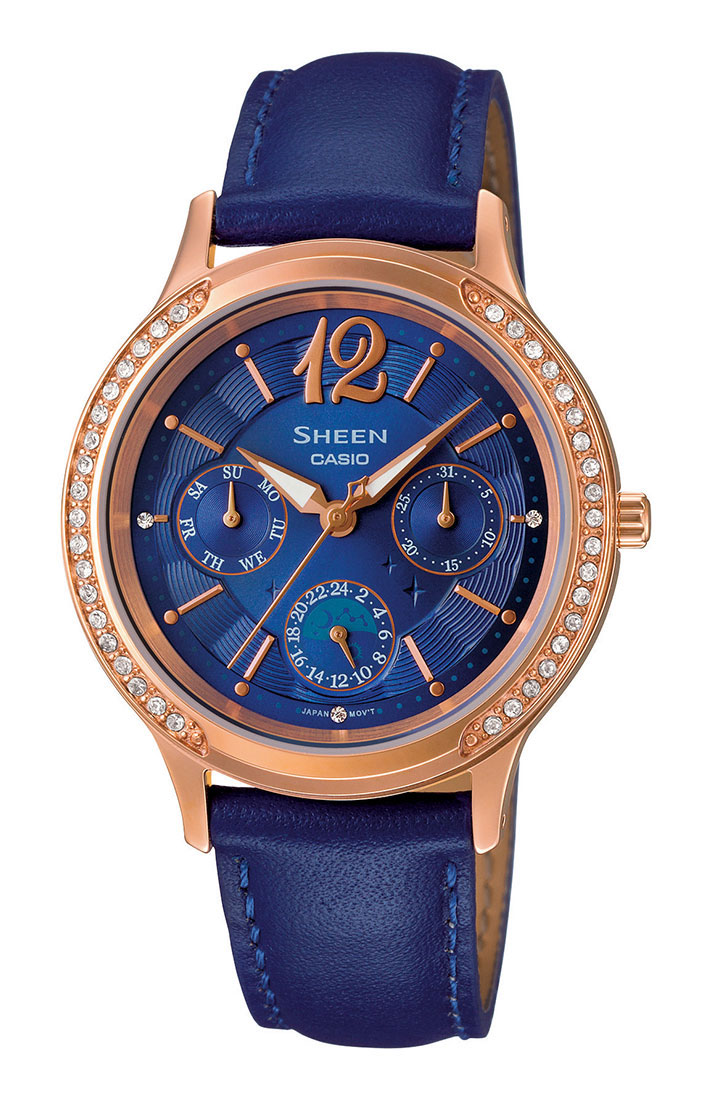 Часы женские наручные Casio, цвет: синий, золотистый. SHE-3030GL-2ASHE-3030GL-2A Часы женские наручные Casio, цвет: синий, золотистый. SHE-3030GL-2ASHE-3030GL-2AНаручные часы Casio произведены опытными специалистами из материалов самого высокого качества на базе новейших технологий. Часы прошли тщательную проверку и контроль качества. Часы оснащены японским кварцевым механизмом. Корпус выполнен из высококачественной нержавеющей стали с розовым IP покрытием, декорирован кристаллами Swarovski. Циферблат оформлен накладными знаками в виде цифр и отметок, защищен минеральным стеклом и декорирован кристаллами Swarovski. Часы имеют три стрелки: часовую, минутную и секундную. Светонакопительное покрытие необрит на стрелках продолжает светиться в темноте даже после непродолжительного пребывания на свету. Ремешок часов выполнен из натуральной кожи и оснащен застежкой- пряжкой. Часы имеют дополнительные функции: индикатор даты, дня недели, 12/24-часовой формат времени. Часы укомплектованы паспортом с подробной инструкцией и упакованы в оригинальную фирменную коробку. Характеристики: ...