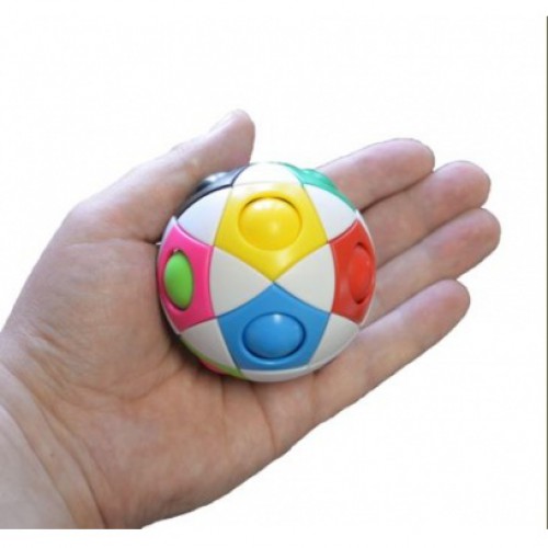 Головоломка Popular Playthings Орбо, размер: 80х100х100 ммУТ-00003405 Головоломка Popular Playthings Орбо, размер: 80х100х100 ммУТ-00003405Головоломка Орбо – это абстрактная головоломка в виде белого шара с разноцветными шариками внутри. Она понравится как детям, так и взрослым. Ведь вы всегда можете уделить пару минут решению задачки, главное взять Орбо с собой. Задача - перекатить все шарики в отверстия соответствующего цвета. Для этого нужно просто проталкивать их вниз и в сторону в соседнее свободное отверстие. Все шарики на месте? Перемешайте их снова и дайте попробовать родным и друзьям! Отличное средство от снятия стресса!