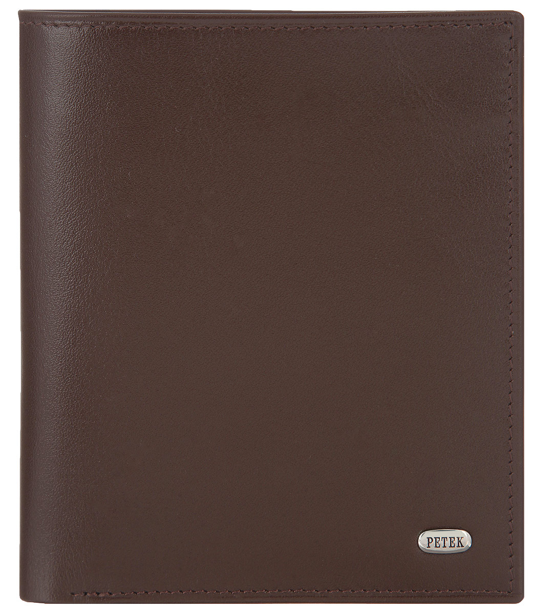 Портмоне мужское Petek 1855, цвет: коричневый. 207.000.222207.000.222 D.Brown Портмоне мужское Petek 1855, цвет: коричневый. 207.000.222207.000.222 D.BrownСтильное мужское портмоне Petek 1855 выполнено из натуральной кожи с мелкой зернистой поверхностью. Лицевая сторона оформлена металлической пластиной с гравировкой в виде названия бренда. Изделие раскладывается пополам. Портмоне содержит четыре кармашка для кредиток или пластиковых карт (один из которых с окошком из сетчатого материала), четыре накладных кармана с окошком из сетчатого материала и два отделения для купюр. На обратной стороне конверт для монет, закрывающийся клапаном на застежку-кнопку Изделие упаковано в фирменную коробку. Такое портмоне станет отличным подарком для человека, ценящего качественные и стильные вещи.