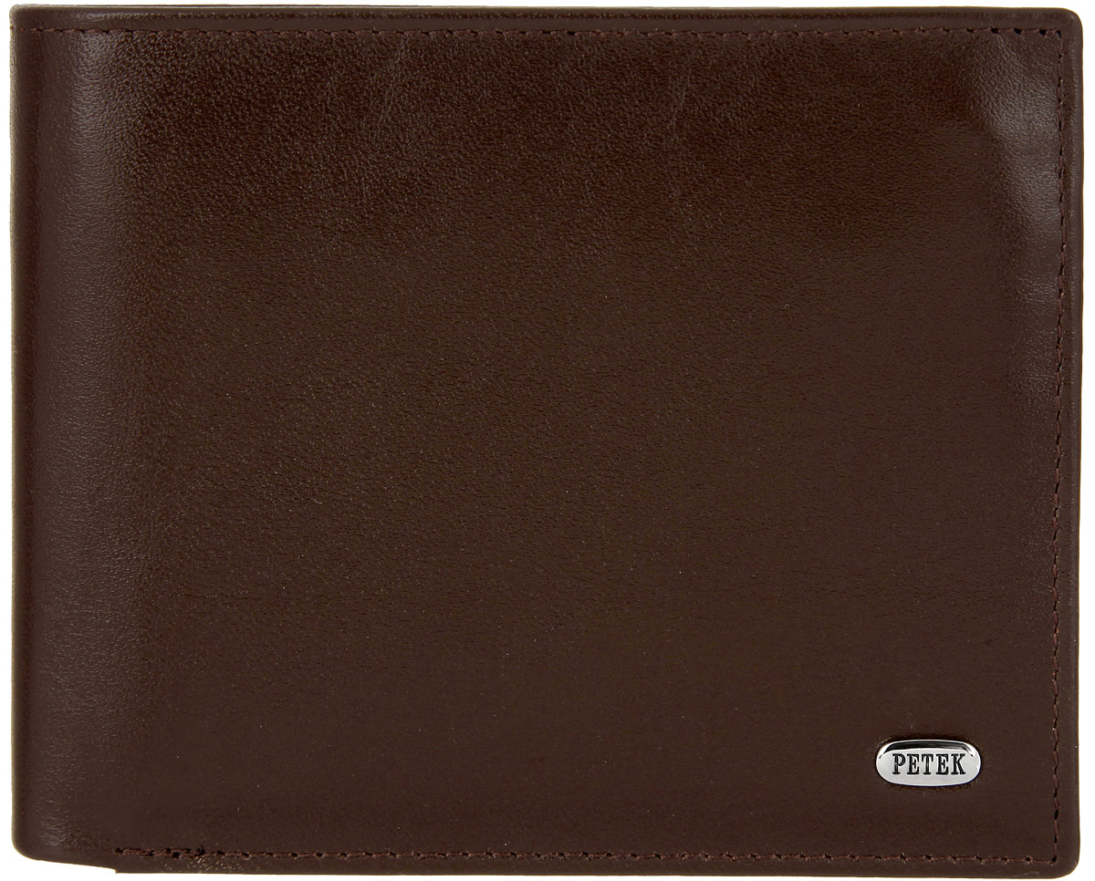 Портмоне мужское Petek 1855, цвет: коричневый. 2170.000.2222170.000.222 D.Brown Портмоне мужское Petek 1855, цвет: коричневый. 2170.000.2222170.000.222 D.BrownСтильное мужское портмоне Petek 1855 выполнено из натуральной кожи с зернистой поверхностью. Лицевая сторона оформлена металлической пластиной с гравировкой в виде названия бренда. Изделие раскладывается пополам. Портмоне содержит четыре кармана для визиток и кредитных карт (один из которых с окошком из прозрачного сетчатого материала), три потайных кармана, конверт для монет, закрывающийся клапаном на застежку-кнопку, под клапаном плоский карман с сетчатым окошком и три кармана для купюр, один из которых на застежке-молнии. Изделие упаковано в фирменную коробку. Такое портмоне станет отличным подарком для человека, ценящего качественные и стильные вещи.