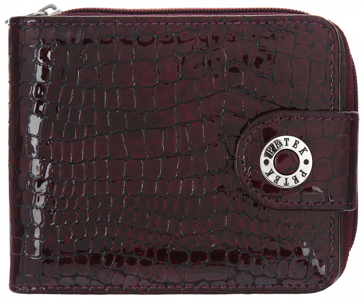 Портмоне женское Petek 1855, цвет: бургундия. 470.091.03470.091.03 Burgundy Портмоне женское Petek 1855, цвет: бургундия. 470.091.03470.091.03 BurgundyЯркое женское портмоне Petek 1855 выполнено из натуральной кожи и декорировано фактурным тиснением. На лицевой стороне изделие дополнено небольшой металлической пластиной с гравировкой Petek, на внутренней стороне - тиснением в виде названия бренда. Портмоне разделено на два отсека. В первом отсеке, закрывающимся хлястиком на застежку-кнопку, расположено одно отделение для купюр, два боковых кармана для мелких бумаг и чеков, пять горизонтальных кармашков для визиток и кредитных карт, один из которых дополнен прозрачным окошком из мягкого пластика. Второй отсек закрывается на круговую застежку-молнию и содержит два кармашка для мелочи. Изделие упаковано в фирменную коробку. Сдержанность и продуманный дизайн портмоне не оставят равнодушной ни одну представительницу прекрасной половины человечества.