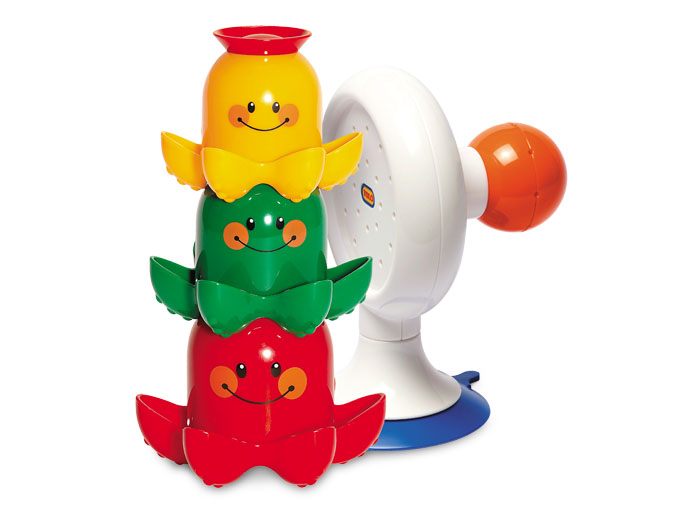 Tolo Classic Игрушка для ванной Осьминожки89535 Tolo Classic Игрушка для ванной Осьминожки89535Осьминожки для ванной Tolo toys - это 3 забавных осьминожки разного цвета и размера и душик на присоске. Все осьминожки разного размера: красный - самый большой, зеленый - средний, а желтый - самый маленький. Осьминожек можно вставлять друг в друга или построить из них пирамидку. На голове у каждого из них оригинальная разноцветная шляпка с отверстиями различной формы. Набирая в осьминога водичку, малыш сможет наблюдать как она вытекает через шляпку. Из душика весело льются струйки воды, если поливать его сверху или установить под краном. Разноцветные осьминожки также могут плавать в воде. В песочнице их можно использовать в качетсве формочек. Идеальная игрушка для ванной, пляжа или сада. Присоска надежно закрепляет игрушку на стенке ванны. Игра развивает мелкую моторику, цветовое восприятие, логическое мышление ребенка.