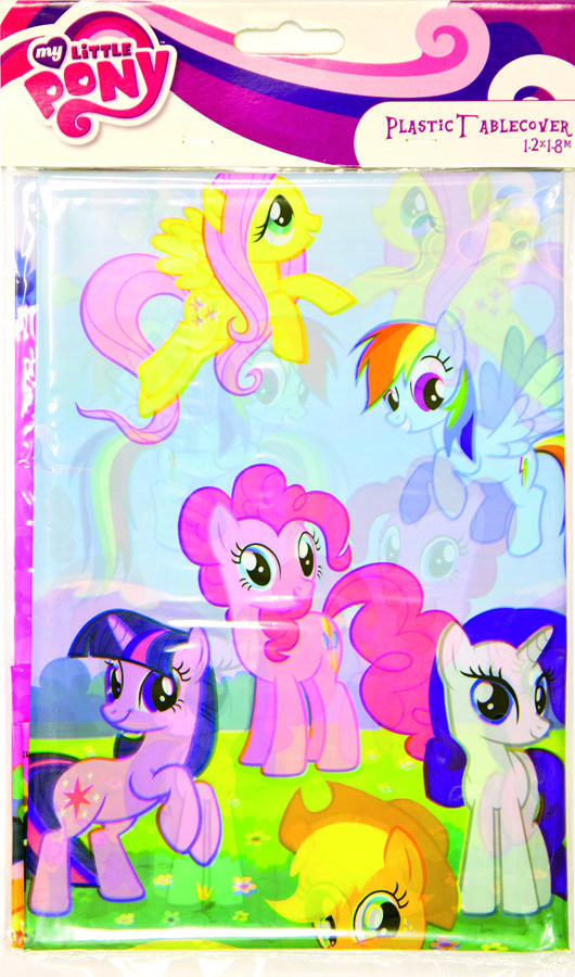 Amscan Скатерть My Little Pony 120 см х 180 см1502-1330 Amscan Скатерть My Little Pony 120 см х 180 см1502-1330Скатерть My Little Pony органично впишется в интерьер кухни, или детской, а яркий рисунок обязательно понравится вашему ребенку. Изделие очень практичное, так как выполнено из полиэтилена. Скатерть поможет создать атмосферу уюта и домашнего тепла в интерьере вашей кухни, а также станет настоящим украшением праздничного стола.