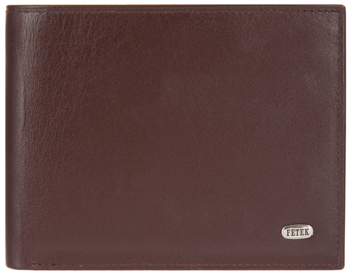 Портмоне мужское Petek 1855, цвет: коричневый. 290.000.222290.000.222 D.Brown Портмоне мужское Petek 1855, цвет: коричневый. 290.000.222290.000.222 D.BrownСтильное мужское портмоне Petek выполнено из натуральной кожи и оформлено металлической фурнитурой с символикой бренда. Изделие раскладывается пополам. Внутри размещены два накладных кармана, два съемных вкладыша с двенадцатью файлами для кредитных карт. Изделие поставляется в фирменной упаковке. Стильное портмоне Petek станет отличным подарком для человека, ценящего качественные и практичные вещи.