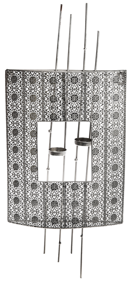 Панно-подсвечник Premier Silver Effect, 26 х 62,5 смBA131643 Панно-подсвечник Premier Silver Effect, 26 х 62,5 смBA131643Панно-подсвечник Premier Silver Effect, изготовленное из металла, оформлено изящной перфорацией и оснащено двумя подсвечниками для свечей-таблеток. Изделие крепится к стене на два шурупа (в комплект не входят). Оригинальный дизайн и красочное исполнение создадут романтическое настроение. С таким украшением вы сможете не просто внести в интерьер своего дома элемент необычности, но и создать атмосферу загадочности и изысканности. Общий размер панно-подсвечника: 26 см х 4,5 см х 62,5 см. Диаметр отверстия для свечи: 3,9 см.