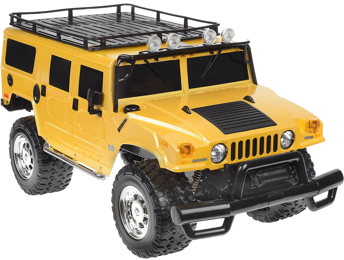 Rastar Радиоуправляемая модель Hummer H1 Suv цвет желтый28600_желтый Rastar Радиоуправляемая модель Hummer H1 Suv цвет желтый28600_желтыйРадиоуправляемая модель Rastar Hummer H1 Suv станет отличным подарком любому мальчику! Все дети хотят иметь в наборе своих игрушек ослепительные, невероятные и крутые автомобили на радиоуправлении. Тем более, если это автомобиль известной марки с проработкой всех деталей, удивляющий приятным качеством и видом. Одной из таких моделей является автомобиль на радиоуправлении Rastar Hummer H1 Suv. Это точная копия настоящего авто в масштабе 1:6. Возможные движения: вперед, назад, вправо, влево, остановка. Имеются световые эффекты. Пульт управления работает на частоте 40 MHz. Игрушка работает на сменном аккумуляторе (входит в комплект). Для работы пульта управления необходима 1 батарейка 9V (6F22) (не входит в комплект).