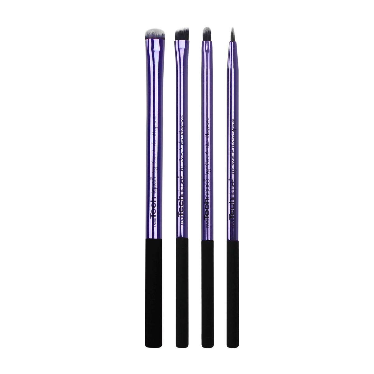 Real Techniques Eyelining Set Набор кистей для макияжа глазRT1437 Real Techniques Eyelining Set Набор кистей для макияжа глазRT1437Набор включает в себя 4 кисти + чехол. В наборе: Precision liner brush – кисть для создания ровной линии подводки Smudge brush – кисть для теней и создания эффекта смоки Eyeliner brush – угловая кисть для подводки и прорисовки бровей Pointed liner brush – плоская коническая кисть для создания тонких и толстых линий Brush pouch - чехол для хранения кистей. Ультра мягкий синтетический ворс, обрезанный вручную. Легкая алюминиевая ручка проста и удобна в использовании. Не тестируется на животных.