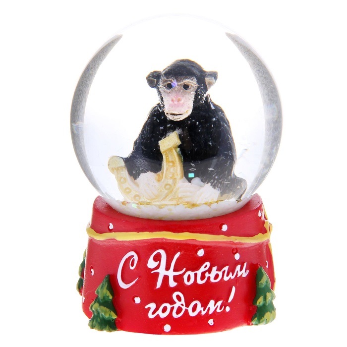 Новогодний водяной шар Sima-land Обезьянка с подковой, диаметр 4,5 см1073369 Новогодний водяной шар Sima-land Обезьянка с подковой, диаметр 4,5 см1073369Новогодний водяной шар Обезьянка с подковой прекрасно подойдет для праздничного декора вашего дома. Изделие представляет собой прозрачную сферу с безопасной и нетоксичной жидкостью внутри. Шар помещен на подставку, выполненную из полистоуна и декорированную надписью С Новым годом!. Шар оформлен фигуркой забавной обезьянки. Если потрясти его, то маленькие снежинки и блестки придут в движение, создавая имитацию снегопада. Такой шар поможет вам украсить дом в преддверии Нового года, а также станет приятным подарком, который надолго сохранит память этого волшебного времени года.