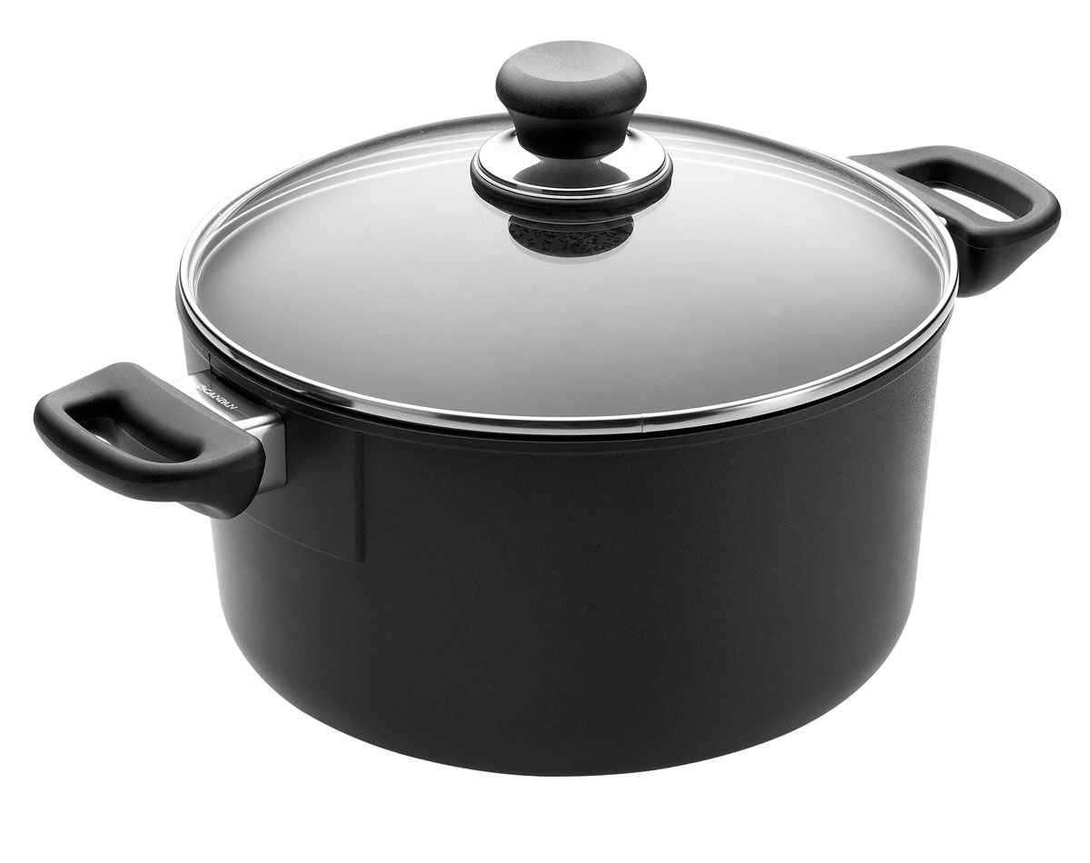 Кастрюля Scanpan Classic с крышкой, с антипригарным покрытием, 6 л60001200 Кастрюля Scanpan Classic с крышкой, с антипригарным покрытием, 6 л60001200Кастрюля Scanpan Classic изготовлена из высококачественного литого алюминия. Внутреннее высокопрочное антипригарное титано- керамическое покрытие обеспечивает непревзойденную стойкость к царапинам. Специальное утолщенное дно позволяет быстро и равномерно нагреваться. Изделие оснащено крышкой из жаропрочного стекла. Благодаря ручкам из термостойкого бакелита, закреплены с помощью запатентованной системы без использования заклепок, пружин. Материал выдерживает температуру до 260°С. Подходит для всех типов плит, кроме индукционных. Можно мыть в посудомоечной машине.