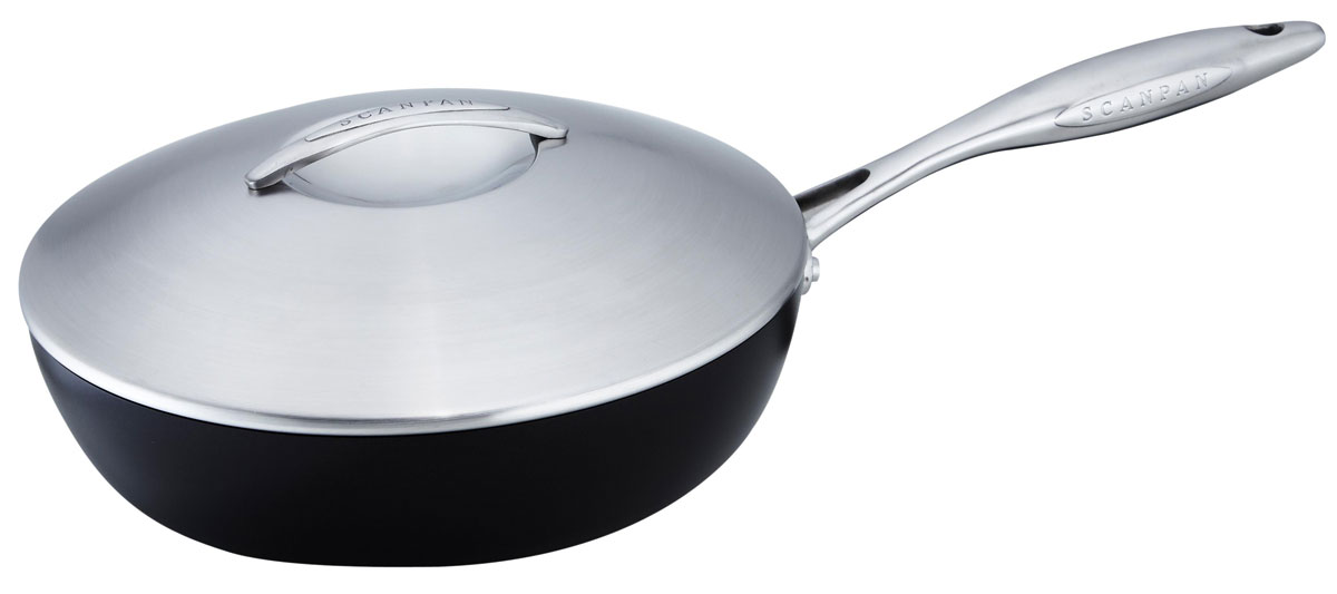 Сотейник Scanpan Professional с крышкой, с антипригарным покрытием. Диаметр 20 см60102000 Сотейник Scanpan Professional с крышкой, с антипригарным покрытием. Диаметр 20 см60102000Сотейник Scanpan Professional изготовлен из высококачественного литого алюминия. Внутреннее высокопрочное антипригарное титано- керамическое покрытие обеспечивает непревзойденную стойкость к царапинам. Специальное утолщенное дно позволяет быстро и равномерно нагреваться. Изделие оснащено крышкой. Ручка выполнена из нержавеющей стали. Материал выдерживает температуру до 260°С. Подходит для всех типов плит, кроме индукционных. Можно мыть в посудомоечной машине.