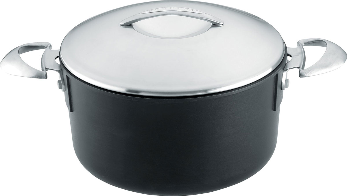 Кастрюля Scanpan Professional с крышкой, с антипригарным покрытием, 3 л60252000 Кастрюля Scanpan Professional с крышкой, с антипригарным покрытием, 3 л60252000Кастрюля Scanpan Professional изготовлена из высококачественного литого алюминия. Внутреннее высокопрочное антипригарное титано- керамическое покрытие обеспечивает непревзойденную стойкость к царапинам. Специальное утолщенное дно позволяет быстро и равномерно нагреваться. Изделие оснащено крышкой, которая плотно прилегает к краям кастрюли. Двухтоновая полировка ручек из высококачественной нержавеющей стали создает элегантный и стильный внешний вид. Материал выдерживает температуру до 260°С. Подходит для всех типов плит, кроме индукционных. Можно мыть в посудомоечной машине.