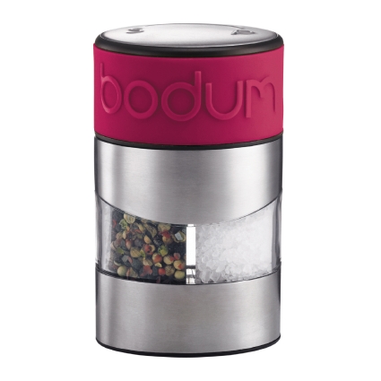 Мельница для соли и перца Bodum Twin, цвет: розовыйA11002-634-Y15 Мельница для соли и перца Bodum Twin, цвет: розовыйA11002-634-Y15Один поворот яркой, покрытой бархатистым силиконом крышки - и только что измельченный перец, или соль у вас в тарелке. Крышка этой необыкновенной мельницы для специй сконструирована одновременно и как переключатель соль/перец. Форма мельницы - эргономичная, удобная для руки. Верхняя часть мельницы - круглая, снизу же мельница овальная: благодаря этому она не занимает много места на столе. Размер мельницы: 6,8 x 6,8 x 11,2 см.