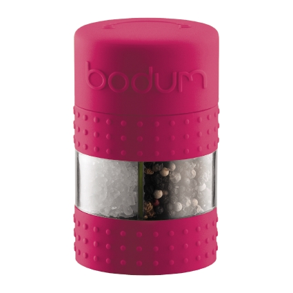 Мельница для соли и перца Bodum Bistro, цвет: розовыйA11368-634-Y15 Мельница для соли и перца Bodum Bistro, цвет: розовыйA11368-634-Y15Мельница для соли и перца Bodum Bistro, выполненная из прозрачного стекла и пластика, резины и металла, позволяет солить и перчить одновременно - это превосходное партнерство. В верхней части мельницы имеется силиконовая вставка. Мельница легка в использовании: одним поворотом силиконовой части мельницы приспособление переключается с солонки на перечницу, и вы сможете поперчить или добавить соль по своему вкусу в любое блюдо. Прочный керамический механизм позволяет молоть практически без усилий. Благодаря прозрачной конструкции легко определить, когда соль или перец заканчиваются. Оригинальная мельница модного дизайна будет отлично смотреться на вашей кухне.