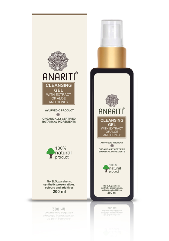 Anariti гель очищающий для лица c экстрактом алоэ и медом ,200 г19086 Anariti гель очищающий для лица c экстрактом алоэ и медом ,200 г19086Очищающий гель Anariti эффективно удаляет пыль, грязь и макияж с помощью нежного очищающего действия. Экстракт алоэ оказывает мощное увлажняющее действие, улучшает регенерацию и замедляет процессы старения. Органический лесной мед смягчает, питает кожу, делает ее более эластичной и упругой, разглаживает неглубокие морщинки и создает защитный слой. Регулярное использование геля делает кожу более гладкой, нежной и шелковистой. Подходит для очищения любого типа кожи.
