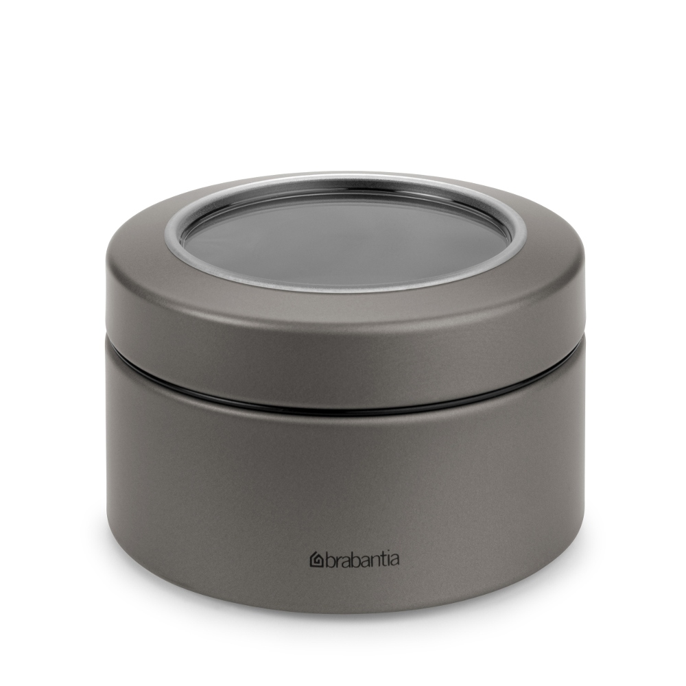 Контейнер Brabantia с крышкой, цвет: серо-коричневый, 0,5 л477980_серо-коричневый Контейнер Brabantia с крышкой, цвет: серо-коричневый, 0,5 л477980_серо-коричневыйКонтейнер Brabantia с прозрачной крышкой, прекрасно подойдет для хранения сладостей. Он изготовлен из нержавеющей стали. Благодаря прозрачности крышки вы можете видеть содержимое контейнера. Удобный и легкий контейнер позволит вам хранить всевозможные сладости, а благодаря современному дизайну он впишется в любой интерьер.