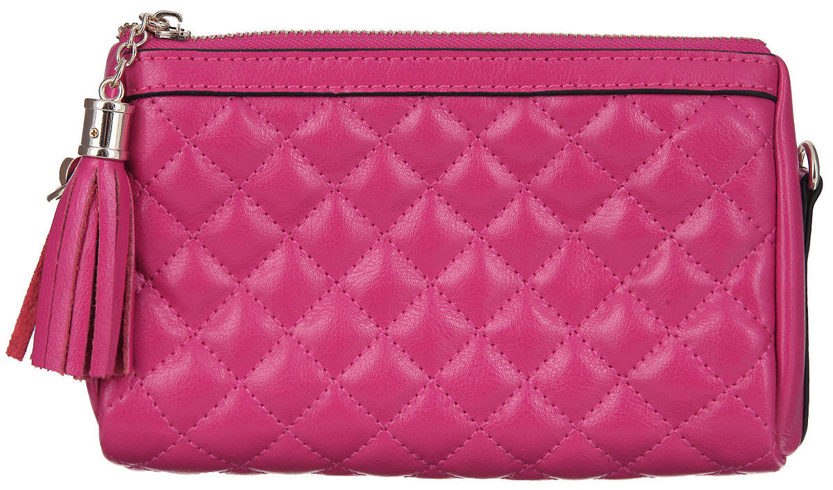 Сумка-клатч женская Cheribags, цвет: розовый. 2228-262228-26 Сумка-клатч женская Cheribags, цвет: розовый. 2228-262228-26Элегантный клатч Cheribags, выполненный из натуральной кожи с гладкой фактурой, дополнен на бегунке подвеской-кистью с металлической фурнитурой, а фронтальная сторона оформлена стеганым полотном. Изделие содержит одно отделение, которое закрывается на застежку-молнию, внутри расположен врезной карман на молнии и пришивной карман на застежке-молнии, который образует вместительный открытый кармашек. Изделие дополнено практичной съемной ручкой-петлей на запястье и съемным плечевым ремнем-цепочкой. Клатч Cheribags прекрасно дополнит образ и подчеркнет ваш неповторимый стиль.