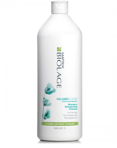 Matrix Шампунь Biolage Volumebloom, 1ЛP0835700 Matrix Шампунь Biolage Volumebloom, 1ЛP0835700Шампунь Volumebloom деликатно очищает волосы, придавая им объем и сияние. Биоформула шампуня основана на свойстве цветка хлопка увеличиваться в объеме, оставаясь таким же легким. В результате расширяется межклеточное пространство в структуре волос. Волосы приподнимаются от корней, выглядят блестящими и здоровыми. Подобно бутону цветка хлопка, волосы сохраняют роскошный объем и мягкость.