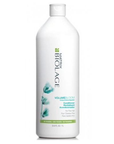 Matrix Кондиционер Biolage Volumebloom, 1лP0836200 Matrix Кондиционер Biolage Volumebloom, 1лP0836200Кондиционер разглаживает и увлажняет волосы без утяжеления. Благодаря уникальной формуле, лежащей в основе, он закрывает верхние чешуйки волоса, приоткрытые при мытье, и создает на поверхности волос тончайшую пленку, которая не только надежно защищает волосы от разного рода неблагоприятных внешних воздействий, но и снимает статическое напряжение. Входящие в состав кондиционера керамиды превосходно укрепляют волосы изнутри. Регулярное использование средства подарит вашим волосам роскошный объем, дополнительный блеск и послушность. Не содержит парабенов. Подходит для окрашенных волос.