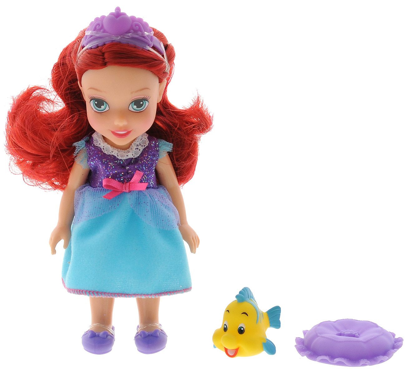 Disney Princess Мини-кукла Petite Ariel Flounder754910 Disney Princess Мини-кукла Petite Ariel Flounder754910Игровой набор Disney Fairies Petite Ariel & Flounder придется по душе вашей маленькой принцессе. Набор состоит из куколки в виде малышки Ариэль, фигурки в виде ее друга рыбки Флаундера, спальной маски и подушки. Ваша малышка с удовольствием будет играть с набором, придумывая различные истории и проигрывая сюжеты из мультфильма.