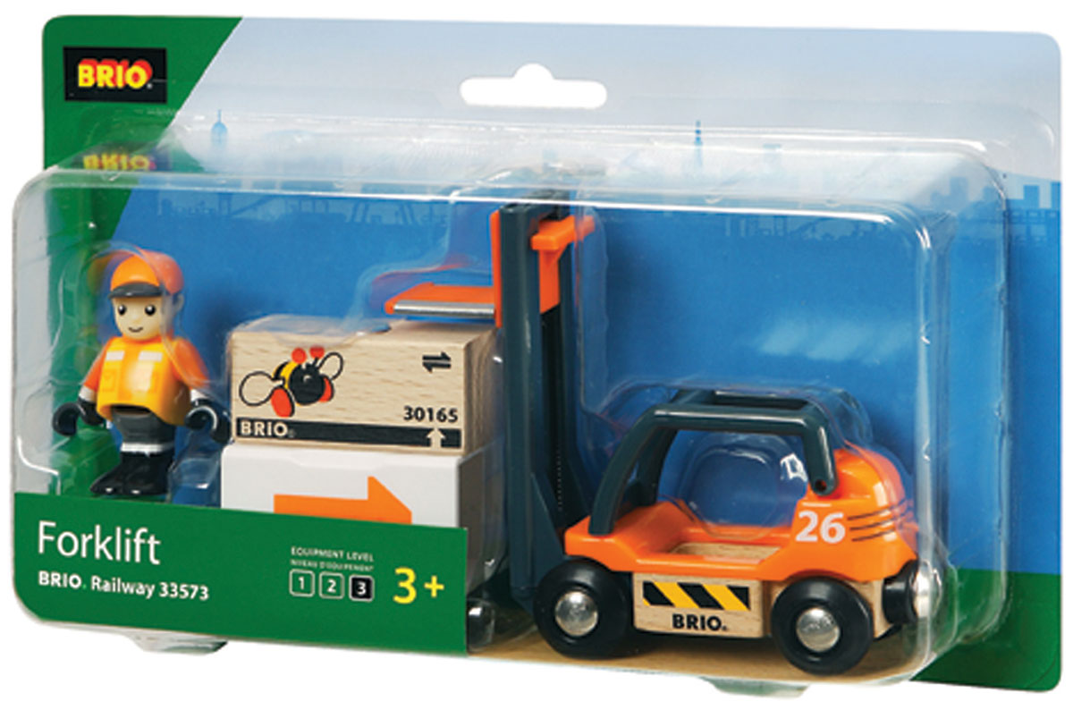 Brio Погрузчик с подъемником33573 Brio Погрузчик с подъемником33573Элемент для построения железной дороги. Товары и грузы поступают с поездами, движущимися во всех направлениях. С помощью специального движка на погрузчике можно поднимать и опускать грузы. Человечек размещается внутри машинки-погрузчика. В комплект входит деревянный груз с магнитом.