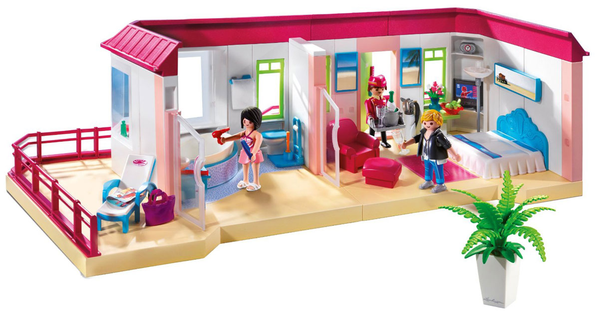 Playmobil Игровой набор Отель Номер люкс5269pm Playmobil Игровой набор Отель Номер люкс5269pmИгровой набор Playmobil Отель: Номер люкс порадует как мальчиков, так и девочек. Увлекательный номер, включающий в себя 150 миниатюрных предметов, создаст простор для воплощения различных игровых сюжетов и детской фантазии. В набор входит: кровать, кресло, пуфик, столик, ковер, шезлонг, сантехника, полочки и телевизор, экзотический цветок в горшке, оригинальный торшер, фужеры, шампанское, сумка, зубные щетки, фен, 3 фигурки человечков (сотрудника отеля и двух отдыхающих). Ручки у фигурок подвижны, что позволяет вложить в них любой предмет. Увлекательные игровые наборы Playmobil познакомят детей с этикетом и правилами поведения в отеле и в гостях. Игра отлично развивает мелкую моторику рук, мышление, формирует и совершенствует речь, знакомит с различными новыми для детей предметами, учит общению и взаимодействию друг с другом. Характеристики: Высота фигурки взрослого: 7,5 см. Длина номера: 61,5 см. Изготовитель: Мальта.