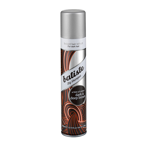 Batiste DIVINE DARK Сухой шампунь 200 мл503291 Batiste DIVINE DARK Сухой шампунь 200 мл503291сухой шампунь, разработанный для обладательниц темных и темно-каштановых волос. Его действие не отличаются от оригинального шампуня, но это настоящая находка для тех, кого утомляет долго вычесывать белые частички у корней. Также шампунь хорошо использовать, если уже виднеются корни более светлого оттенка, Batiste DARK поможет замаскировать их и спасти ситуацию, если совсем не хватает времени сходить к мастеру Сухой шампунь быстро и эффективно очищает и освежает волосы.