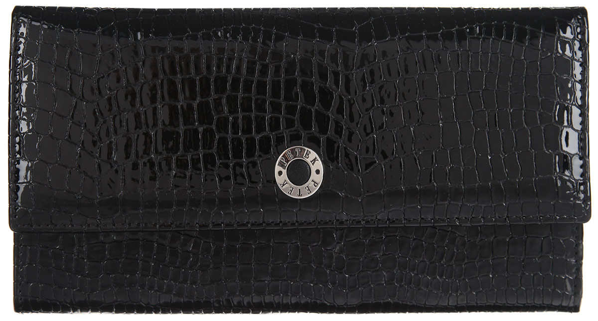 Портмоне женcкое Petek 1855, цвет: черный. 400.091.01400.091.01 Black Портмоне женcкое Petek 1855, цвет: черный. 400.091.01400.091.01 BlackЖенское портмоне Petek 1855 изготовлено из натуральной кожи декорированной тиснением под кожу рептилии. Закрывается изделие клапаном на застежку-кнопку. Лицевая сторона оформлена металлической пластиной с гравировкой в виде названия бренда. Внутри содержится два отделения для купюр, два кармана для мелочи, один закрывается на застежку-молнию, второй на застежку-фермуар, шесть вертикальных кармашков для пластиковых карт, один из которых с окошком из прозрачного сетчатого материала, шесть горизонтальных кармашков для пластиков карт и два больших горизонтальных плоских кармана. Изделие упаковано в фирменную коробку. Стильное портмоне эффектно дополнит ваш образ и станет незаменимым аксессуаром на каждый день.