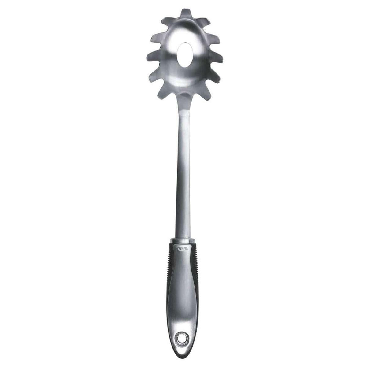 Ложка для спагетти Oxo Steel, длина 33 см59791 Ложка для спагетти Oxo Steel, длина 33 см59791Ложка для спагетти Oxo Steel выполнена из высококачественной нержавеющей стали. Рукоятка оснащена силиконовой ребристой вставкой, обеспечивая надежный хват и комфортную эксплуатацию. Ложка специально предназначена для сервировки спагетти. Незаменимый аксессуар на любой кухне. Можно мыть в посудомоечной машине. Длина ложки для спагетти: 33 см. Размер рабочей поверхности: 9 х 7 см.