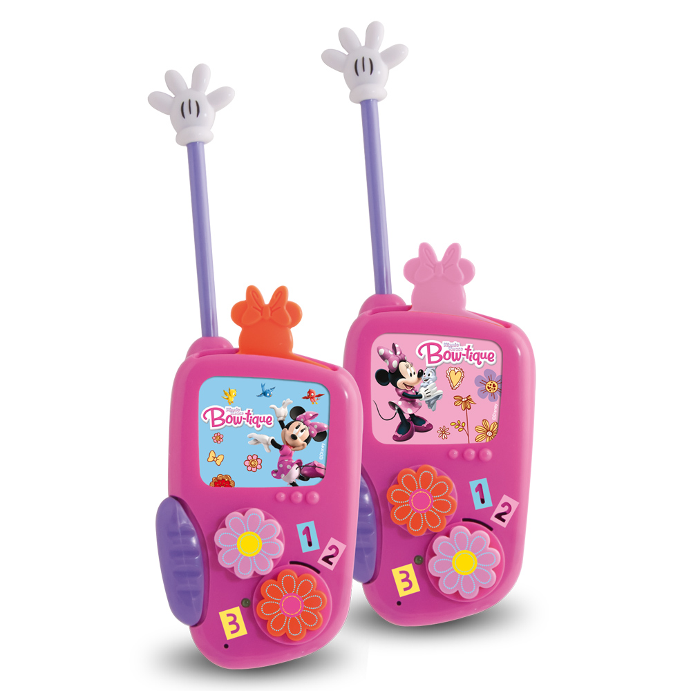 Рация Minnie180888 Рация Minnie180888Рации Minnie обязательно понравятся девочкам. Ведь теперь они тоже могут придумывать свои игры про шпионок. Рации выполнены в виде розового телефона с гибкой антенной. Для того чтобы начать разговор, необходимо нажать кнопку, а для прослушивания отпустить. Рации действуют в радиусе до 80 метров. Картинки на дисплее меняются.