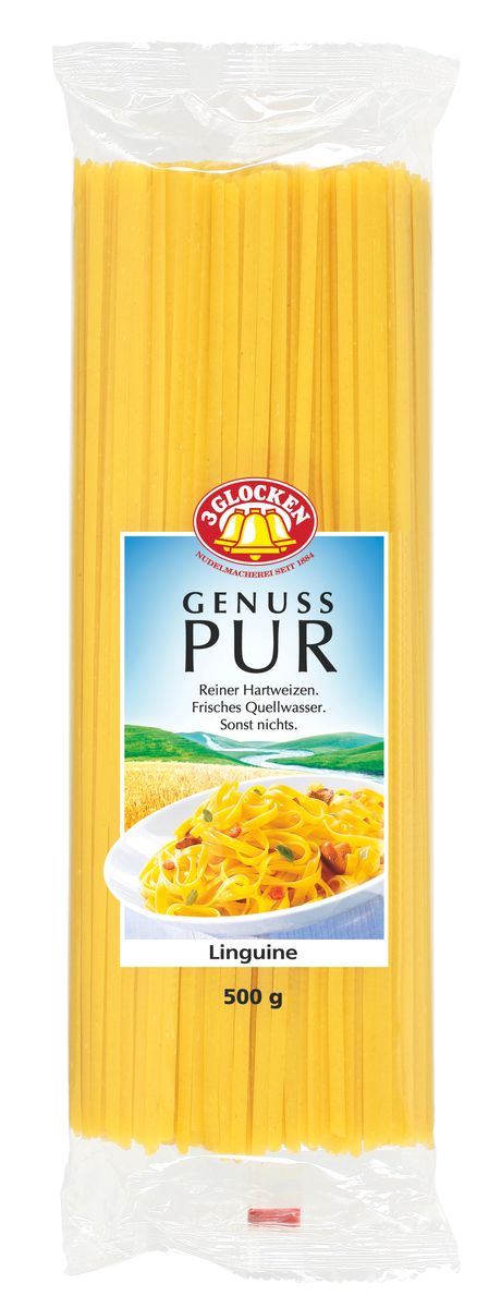 3 Glocken Linguini прямоугольные спагетти, 500 гGP 904015 3 Glocken Linguini прямоугольные спагетти, 500 гGP 904015Макароны 3 Glocken Linguini изготовлены из муки твердых сортов, содержащей чуть меньшее количество клейковины, чем обыкновенная мука. Она хорошо поглощает воду, макароны из нее при варке увеличиваются и не развариваются. Эти изделия произведены на чистой, проточной, ключевой родниковой воде, но без добавления яиц , что особо актуально во время Великого Поста. Удивительные по своей форме макароны делают эту серию очень привлекательной. Условия хранения: в сухом прохладном месте при температуре до 30°C и относительной влажности воздуха не более 70%