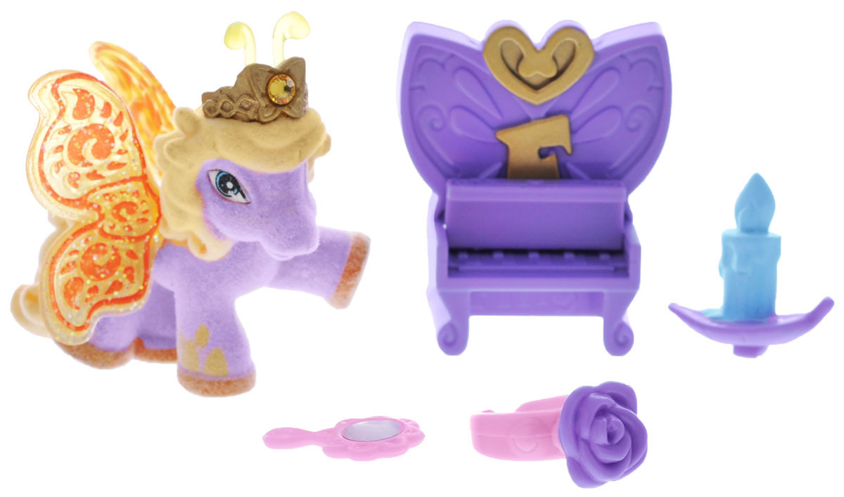 Filly Игровой набор Бабочка BeaBea/astM770138-3850 Filly Игровой набор Бабочка BeaBea/astM770138-3850Игровой набор Filly Бабочка Bea придется по вкусу вашей дочурке, ведь все девочки обожают волшебных лошадок Filly! Набор включает фигурку лошадки-бабочки Bea, пианино для лошадки, декоративную свечку, зеркальце, кольцо для девочки, а также карточку персонажа и красочный буклет. Фигурка выполнена из прочного пластика и покрыта мягким флоком. У лошадки есть яркие полупрозрачные крылья, оформленные множеством сверкающих блесток. Помимо крылышек бабочки, от обычных лошадок Филли отличаются также небольшими антеннами и короной со сверкающим кристаллом Swarovski на голове. Ваша дочурка с удовольствием будет играть с этим набором и устраивать настоящие волшебные приключения в мире лошадок-бабочек Filly!