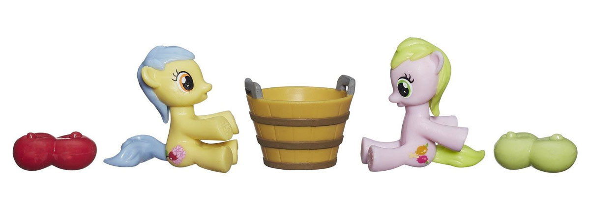 My Little Pony Игровой набор На ферме Эппл Флора и Кэнди Карамельный ЗубB2072_B2209_На ферме My Little Pony Игровой набор На ферме Эппл Флора и Кэнди Карамельный ЗубB2072_B2209_На фермеИгровой набор На ферме: Эппл Флора и Кэнди Карамельный Зуб обязательно порадует маленькую любительницу популярного мультсериала My Little Pony. Набор выполнен из высококачественного пластика и абсолютно безопасен для ребенка. Набор содержит пони Эппл Флору (Apple Flora) и Кэнди Карамельный Зуб (Candy Caramel Tooth), а также ведерко и две фигурки яблок. Игра с таким набором помогает развивать мелкую моторику, воображение, творческое мышление. Порадуйте вашу дочурку таким замечательным подарком!