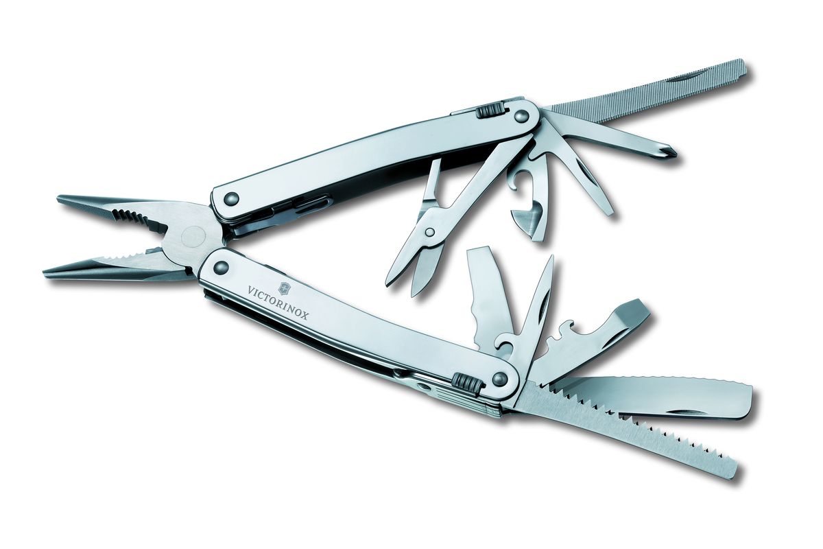 Мультитул Victorinox SwissTool Spirit XC, цвет: стальной, 27 функций, 10,5 см3.0227.N Мультитул Victorinox SwissTool Spirit XC, цвет: стальной, 27 функций, 10,5 см3.0227.NМультитул Victorinox SwissTool Spirit XC выполнен из высококачественной нержавеющей стали. Он имеет стильный дизайн и эргономичную рукоятку. Мультитул включает в себя 27 функций. Поставляется в комплекте с нейлоновым чехлом. Функции: Круглогубцы. Отвертка 2 мм, 3 мм, 6 мм. Кусачки для мягкой/тонкой проволоки. Открывалка для бутылок. Инструмент для открывания ящиков. Лезвие с комбинированной заточкой. Ножницы. Напильник по металлу. Ножовка по металлу. Пила по дереву. Шило и кернер. Крестовая отвертка 1+2. Стамеска/скребок. Инструмент для продольного разрезания изоляции. Инструмент для сгибания проволоки. Инструмент для снятия изоляции и скребок. Инструмент для поперечного разрезания изоляции. Консервный нож. Многофункциональный крючок. Нейлоновый чехол. Гнездо для штопора. Кусачки для твердой проволоки. Отверстие для шнурка. Десять пружин для фиксации...