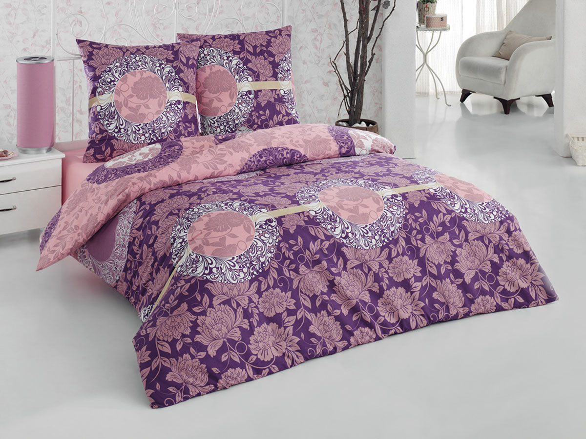 Комплект белья Tete-a-tete Classic Нега, семейный, наволочки 70x70, цвет: сиреневый, розовый, белыйК-8063 Комплект белья Tete-a-tete Classic Нега, семейный, наволочки 70x70, цвет: сиреневый, розовый, белыйК-8063Комплект постельного белья Tete-a-Tete Classic Нега является экологически безопасным для всей семьи, так как выполнен из бязи (100% натурального хлопка). Комплект состоит из двух пододеяльников, простыни и двух наволочек. Постельное белье, оформленное изящными узорами, послужит прекрасным дополнением к интерьеру вашей спальной комнаты. Гладкая структура делает ткань приятной на ощупь, мягкой и нежной, при этом она прочная и хорошо сохраняет форму. Ткань легко гладится, не линяет и не садится. Комплект постельного белья Tete-a-Tete Classic Нега станет отличным дополнением вашего интерьера и подарит гармоничный сон.