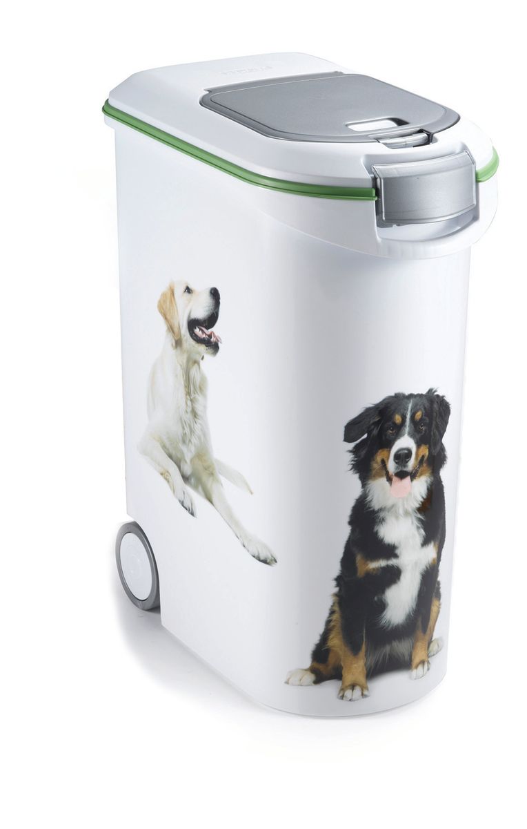 Curver PetLife Контейнер для корма с колесами и ковшиком на 20кг/54л, 28*49*60см18594 Curver PetLife Контейнер для корма с колесами и ковшиком на 20кг/54л, 28*49*60см18594Контейнеры для хранения сухого корма, с крышкой. Одним из основных преимуществ хранения сухого корма в пластиковых контейнерах является отсутствие влаги. Влага, как известно, способствует образованию плесени!Контейнеры Curver оснащены плотно закрывающийся крышкой, что позволяет предотвратить проникновение не только влаги, но паразитов и грызунов. • Из экологически чистого пищевого пластика • Не содержат вредных примесей • Оснащен герметичной крышкой • Позволяет сохранить вкус и запах корма • Вытянутая форма контейнера делает его удобным для хранения • Сохранность органолептических показателей корма до истечения срока годности
