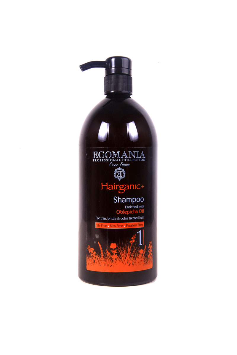 Egomania Professional Collection Шампунь Hairganic+ с маслом облепихи для тонких, ломких и окрашенных волос 1000 мл1640103 Egomania Professional Collection Шампунь Hairganic+ с маслом облепихи для тонких, ломких и окрашенных волос 1000 мл1640103Шампунь подходит для сухих, истонченных, ломких, окрашенных и поврежденных волос, проблемной кожи головы и для жирной структуры волос.Основным активным ингредиентом является масло облепихи, которое содержит в большом количестве аскорбиновую кислоту (витамин С), каротин (провитамин А), витамины В1,В3. Шампунь не только очищает структуру волос, но и снимает раздражение и зуд кожи головы, увлажняет волосы, делая их мягкими, послушными и блестящими. Шампунь эффективно очищает волосы и кожу головы, за счет окиси камеди и экстракта граната, растворяет жирные кислоты и нормализует работу сальных желез. Входящие в состав сок листьев алоэ и масло сладкого миндаля нормализуют водный баланс. Грязь Мертвого моря является естественным природным абсорбентом. Шампунь сохраняет цвет, способствуя закреплению искусственного пигмента, не вымывая его.