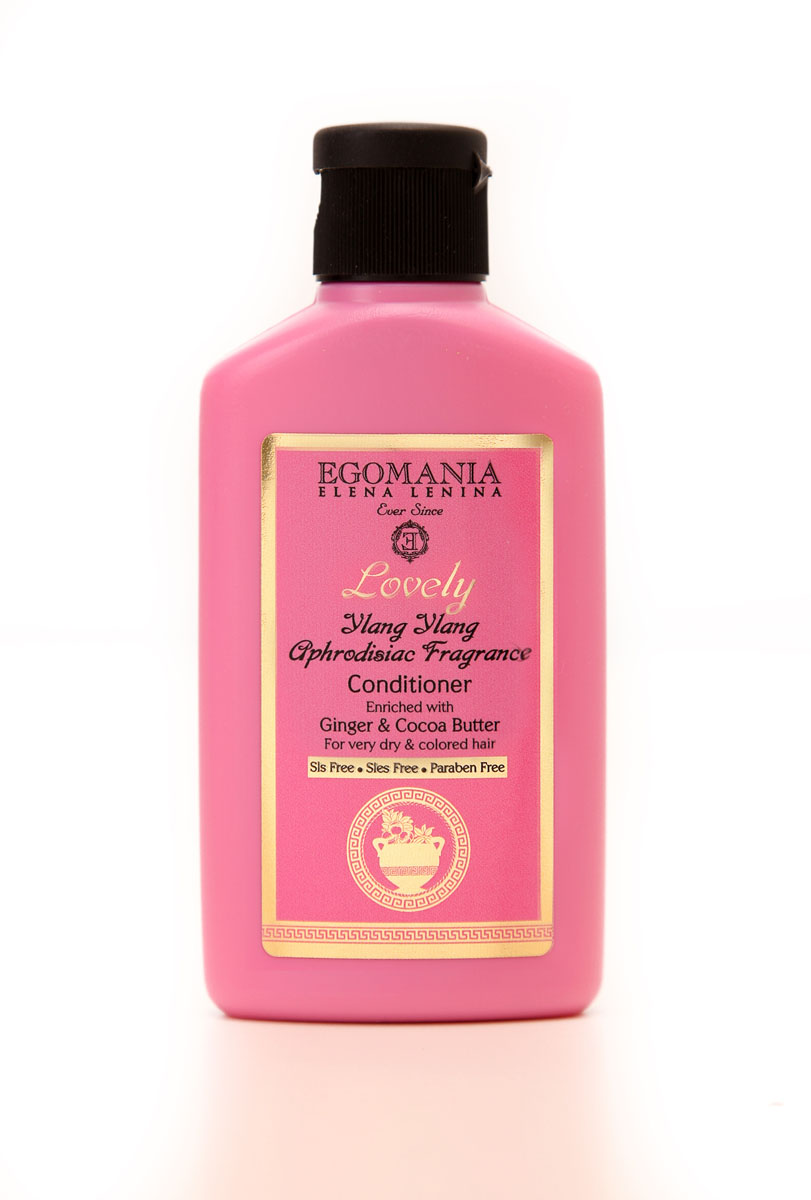 Egomania Professional Collection Кондиционер Lovely с имбирем и маслом какао для пересушенных и окрашенных волос 100 мл830466 Egomania Professional Collection Кондиционер Lovely с имбирем и маслом какао для пересушенных и окрашенных волос 100 мл830466Эксклюзивная Spa коллекция по уходу за волосами от Egomania Professional Collection и Elena Lenina раскрывает женщинам магию соблазнения мужчин. Колдовская сила чарующих и пьянящих ароматов натуральных афродизиаков растительного происхождения в каждой баночке коллекции привлекает внимание всех мужчин, делая женщину объектом желания номер один.Кондиционер с имбирем и маслом какао подходит для химически поврежденных, окрашенных, блондированных, термически подверженных волос. Кондиционер имеет высокую концентрацию масел и экстрактов, которые моментально придают волосам здоровый вид и блеск. Кондиционер убирает эффект «мелкого беса» волос, делая их гладкими и прямыми. Экстракты ромашки и корня имбиря восстанавливают кутикулярный слой волоса. Сок алоэ – нормализует липидно-жировой баланс. Масла сладкого миндаля, семян винограда, календулы, оливы, аргана, жожоба и какао – образуют полимерную пленку и плотно обволакивают структуру волоса, защищая и питая его, придавая интенсивный блеск.
