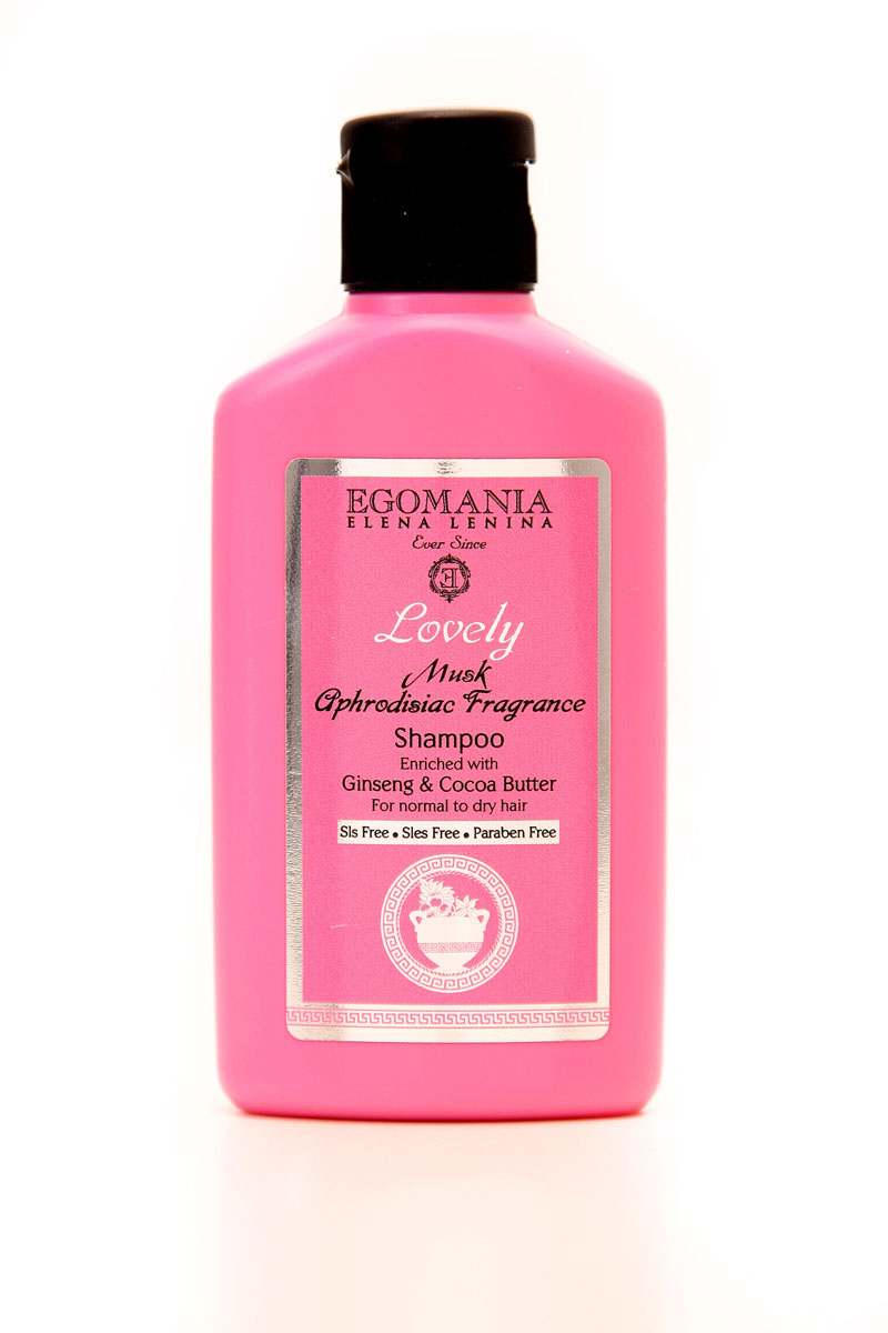 Egomania Professional Collection Шампунь Lovely с женьшенем и маслом какао для нормальных и сухих волос 100 мл830541 Egomania Professional Collection Шампунь Lovely с женьшенем и маслом какао для нормальных и сухих волос 100 мл830541Эксклюзивная Spa коллекция по уходу за волосами от Egomania Professional Collection и Elena Lenina раскрывает женщинам магию соблазнения мужчин. Колдовская сила чарующих и пьянящих ароматов натуральных афродизиаков растительного происхождения в каждой баночке коллекции привлекает внимание всех мужчин, делая женщину объектом желания номер один.Шампунь с женьшенем и маслом какао подходит для нормальных и сухих, подверженных частым термическим обработкам волос. Состав шампуня богат маслами, экстрактами и витаминами - этот фито-коктейль нежно очищает и одновременно питает структуру волос, придает силу и блеск. Масла какао и аргана хорошо увлажняют структуру волос изнутри, придавая им плотность. Экстракты женьшеня и граната содержат полный комплекс витаминов и микроэлементов для эффективной реконструкции ствола волоса. Сок алоэ и пантенол нормализуют липидно-жировой обмен.
