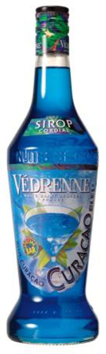 Vedrenne Блю Курасао сироп, 0,7 лSVDRBC-070B01 Vedrenne Блю Курасао сироп, 0,7 лSVDRBC-070B01Сироп Блю Кюрасао понравится людям, которые ценят в напитках пикантность. Однако самая примечательная черта, выделяющая этот сироп на фоне других подобных продуктов, - это его яркий голубой оттенок, который получают путем добавления безопасных для здоровья красителей. Основой для изготовления этого продукта является цедра цитрусового фрукта лахара. Он произошел от апельсиновых деревьев, завезенных на один из Антильских островов под названием испанскими поселенцами Кюрасао. Апельсины переродились в более мелкие и горькие фрукты, которые и получили название - лахара. Со временем из их кожуры местные жители стали делать специи, а из вытяжки получился в итоге и сироп Блю Кюрасао. Сиропы изготавливаются на основе натурального растительного сырья, фруктовых и ягодных соков прямого отжима, цитрусовых настоев, а также с использованием очищенной воды без вредных примесей, что позволяет выдержать все ценные и полезные свойства натуральных фруктово-ягодных плодов и трав. В...