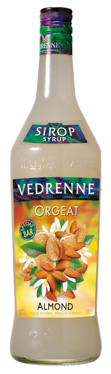 Vedrenne Миндаль сироп, 1 лSVDROR-010B01 Vedrenne Миндаль сироп, 1 лSVDROR-010B01Сироп Миндаль - это великолепный сладкий напиток и достойное дополнение к кофе! Сиропы изготавливаются на основе натурального растительного сырья, фруктовых и ягодных соков прямого отжима, цитрусовых настоев, а также с использованием очищенной воды без вредных примесей, что позволяет выдержать все ценные и полезные свойства натуральных фруктово-ягодных плодов и трав. В состав сиропов входит только натуральный сахар, произведенный по традиционной технологии из сахарозы. Благодаря высокому содержанию концентрированного фруктового сока, сиропы Vedrenne обладают изысканным ароматом и натуральным вкусом, являются эффективным подсластителем при незначительной калорийности. Они оптимизируют уровень влажности и процесс кристаллизации десертов, хорошо смешиваются с другими ингредиентами и способствуют улучшению вкусовых качеств напитков и десертов. Сиропы Vedrenne разливаются в стеклянные бутылки с яркими этикетками, на которых изображен фрукт, ягода...