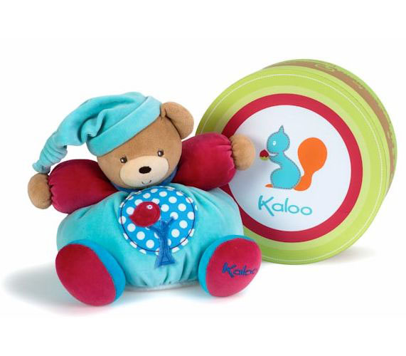 Kaloo Мягкая игрушка Мишка в голубой шапочке 25 смK963251 Kaloo Мягкая игрушка Мишка в голубой шапочке 25 смK963251Великолепный мягкий медвежонок светло-розового цвета Kaloo привлечет внимание малыша и надолго станет его постоянным спутником и любимой игрушкой. Медвежонок изготовлен из нескольких видов ткани, что прекрасно будет развивать тактильные ощущения малыша. Игрушка выполнена из качественных и безопасных для здоровья детей материалов, которые не вызывают аллергии, приятны на ощупь и доставляют большое удовольствие во время игр. Внутри игрушки есть погремушка, которая успокоит малыша и привлечет его внимание. Игрушку приятно держать в руках, прижимать к себе и придумывать разнообразные игры. Игры с мягкими игрушками развивают тактильную чувствительность и сенсорное восприятие.