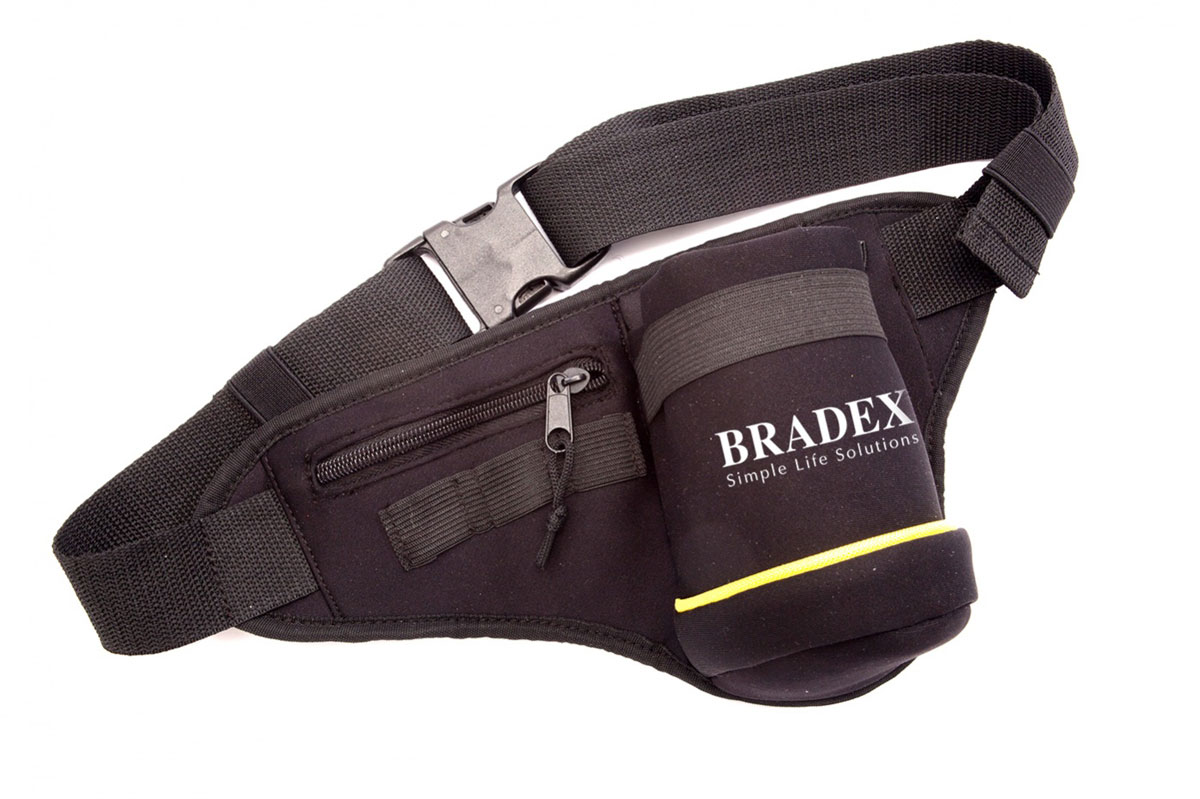 Сумка поясная для бега Bradex, цвет: черный, желтый, белый. SF 0086SF 0086 Сумка поясная для бега Bradex, цвет: черный, желтый, белый. SF 0086SF 0086Стильная сумка на пояс Bradex выполнена из неопрена, оформлена символикой бренда. Сумка фиксируется на поясе с помощью застежки-пряжки. Длина поясного ремня регулируется. Сумка поясная для бега Bradex - это прекрасное решение для бегунов, которым необходим удобный способ переноски небольшого количества воды. Сумка оснащена удобным карманом для мелочей, таких как ключи или деньги, а так же специальным креплением для энергетических гелей. Сумка поясная для бега Bradex станет настоящей находкой как для любителей, так и для профессиональных спортсменов.
