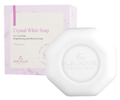 THE SKIN HOUSE Очищающее осветляющее мыло CRYSTAL WHITENING, 90 г822388 THE SKIN HOUSE Очищающее осветляющее мыло CRYSTAL WHITENING, 90 г822388Очищающее осветляющее мыло «Кристал Уайт», 90гр Это очищающее мыло - не просто мыло! Crystal Whitening Soap призвано оздоравливать кожу с каждой процедурой очищения. Многочисленные пузырьки пены, создаваемой мылом, проникают глубоко в поры, удаляя загрязнения и очищая их изнутри, что способствует заметному улучшению общего цвета лица. Содержит экстракт розового масла, который бережно ухаживает за кожей, делая ее нежной и красивой.