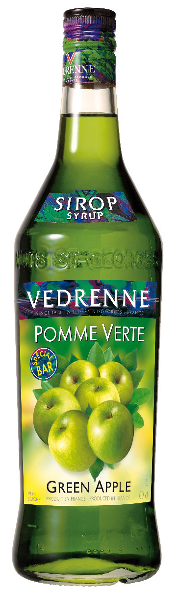 Vedrenne Зеленое Яблоко сироп, 1 лSVDRPV-010B01 Vedrenne Зеленое Яблоко сироп, 1 лSVDRPV-010B01Сироп Зеленое яблоко обладает насыщенным свежим ароматом душистых зеленых яблок. Аппетитная густая консистенция окрашена в ярко-зеленый красивый цвет. Сиропы изготавливаются на основе натурального растительного сырья, фруктовых и ягодных соков прямого отжима, цитрусовых настоев, а также с использованием очищенной воды без вредных примесей, что позволяет выдержать все ценные и полезные свойства натуральных фруктово-ягодных плодов и трав. В состав сиропов входит только натуральный сахар, произведенный по традиционной технологии из сахарозы. Благодаря высокому содержанию концентрированного фруктового сока, сиропы Vedrenne обладают изысканным ароматом и натуральным вкусом, являются эффективным подсластителем при незначительной калорийности. Они оптимизируют уровень влажности и процесс кристаллизации десертов, хорошо смешиваются с другими ингредиентами и способствуют улучшению вкусовых качеств напитков и десертов. Сиропы Vedrenne разливаются в стеклянные бутылки с...