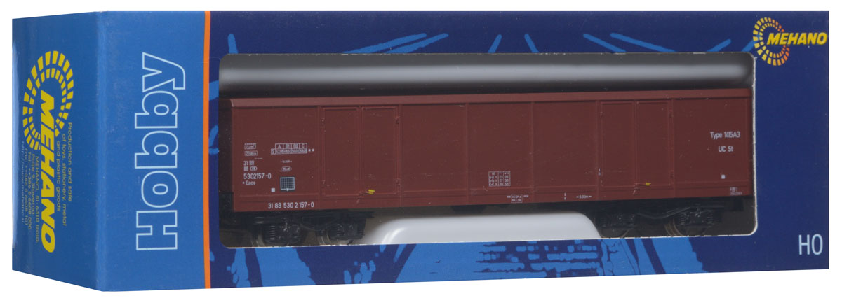 Mehano Грузовой вагон EAOS-106 530T630 Mehano Грузовой вагон EAOS-106 530T630Грузовой вагон Mehano EAOS-106 530 2 157-1 выполнен на высочайшем уровне с мелкими деталями и в точной раскраске железной дороги определенного периода времени. Корпус модели бункерного вагона выполнен из пластика, колеса выполнены из металла. Модель высоко детализирована и окрашена в соответствии со своим реальным прототипом. Вагон имеет два пластиковых крепления, благодаря которым вы сможете соединить вагончики в железнодорожный состав. Коллекционная модель станет не только интересной игрушкой для ребенка, интересующегося поездами, но и займет достойное место в любой коллекции. Модель совместима с железными дорогами и поездами Mehano. Оставаясь одной из наиболее желанных игрушек для большинства мальчишек и даже взрослых коллекционеров, железная дорога Mehano с дистанционным управлением неподвластна влиянию моды и времени. Для сторонников технологических новинок создаются модели современных скоростных составов, а ценители истории могут выбрать подходящий комплект, в...