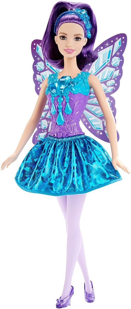 Barbie Кукла Самоцветная ФеяDHM50_DHM55 Barbie Кукла Самоцветная ФеяDHM50_DHM55Кукла Barbie Фея непременно обрадует вашу малышку. Куколка с длинными фиолетовыми волосами одета в шикарный блестящий наряд, состоящий из пластикового топа и текстильной юбочки. У Феи прозрачные камни и сине-фиолетовый рисунок лифе и крылышках. Дополняют образ феи ободок и фиолетовые туфельки на каблуках. Головка, ручки и ножки Барби подвижны, что позволит придавать кукле различные позы, а длинные волосы куклы так интересно укладывать в разнообразные прически. Одежда и аксессуары подходят всем куклам-принцессам, русалкам и феям (продаются отдельно). Ваша малышка придет в восторг от такого подарка, и с удовольствием будет играть с куколкой, которая готова унести ее в мир фантазий: ведь с Барби можно быть кем угодно!