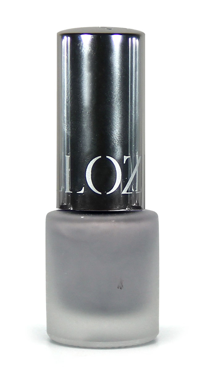 Yllozure Лак для ногтей GLAMOUR SILK, тон 25, 12 мл6325 Yllozure Лак для ногтей GLAMOUR SILK, тон 25, 12 мл6325Лак SILK это модный тренд сезона ВЕСНА. В линейке Yllozure Silk нежные краски пастели гармонично сочетаются с модными пастельными тонами одежды, а многие оттенки палитры отвечают и еще одному веянию моды - маникюр в тон пудры и в тон румян. Сочетание бархатистого матового покрытия и интенсивного перламутра отразит всю нежность тончайшего шелка. Кроме того, они хорошо смотрятся на модной в сезоне длине - коротких и средних ногтях. Для долговечности маникюра наносите его строго в соответствии со способом применения: 1) нанесите Base дождитесь полного высыхания артикул 6170. 2) нанесите первый слой лака Silk дождитесь полного высыхания; 3) нанесите второй слой лака Silk, дождитесь полного высыхания; ВНИМАНИЕ: не наносите Top Coat, он портит оригинальный матовый пастельный эффект.